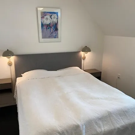 אורחן Hotel Hojslev Kro 3*